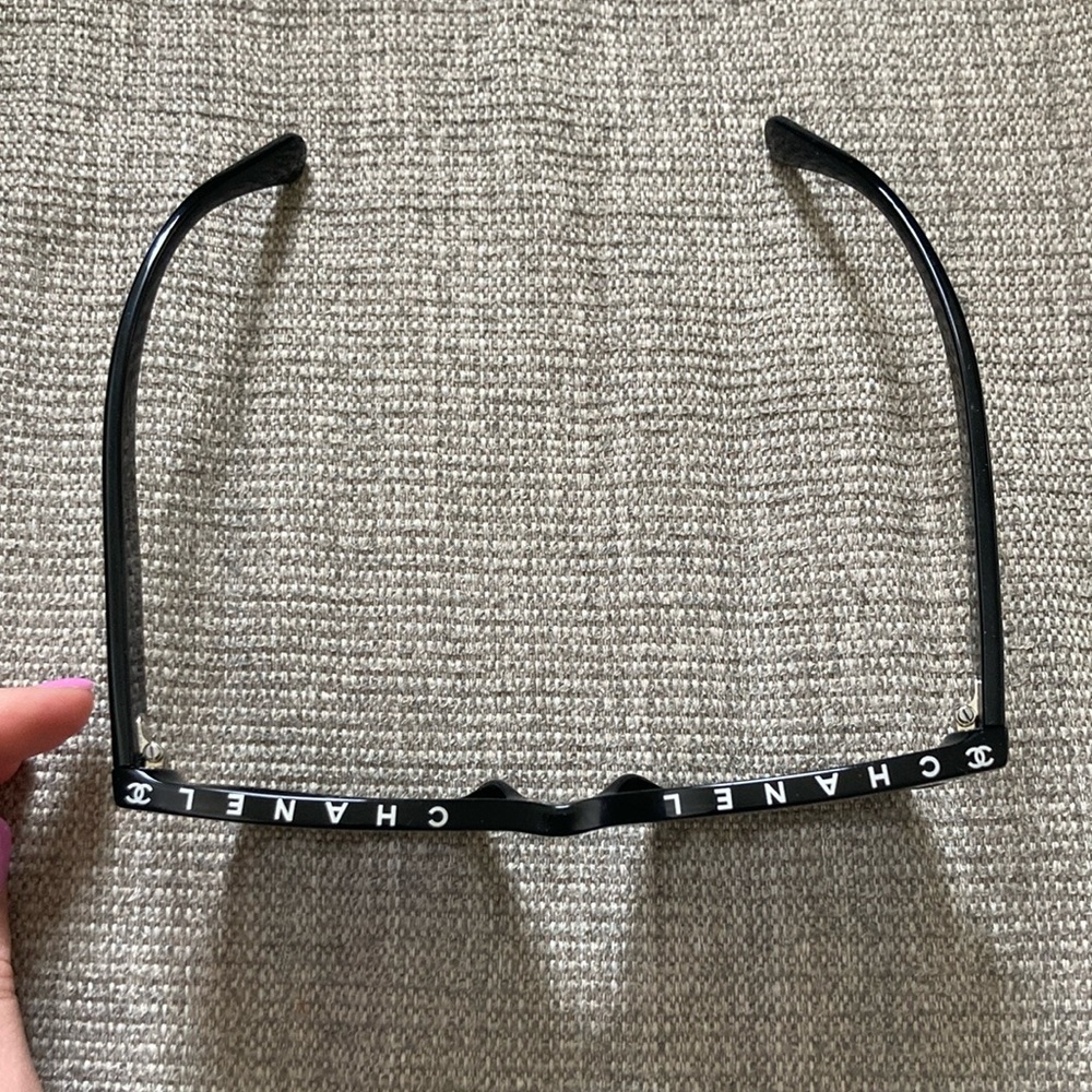 CHANEL black and white polarized sunglasses